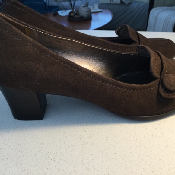 Brand New in Box Beautiful Ladies Rockport Pumps - Picture 3 of 9